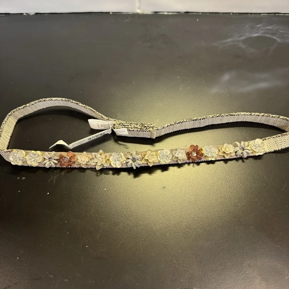 LOFT Belt Womens Small/Medium Beaded Flowers Metallic Stretch Snap‎ neutrals